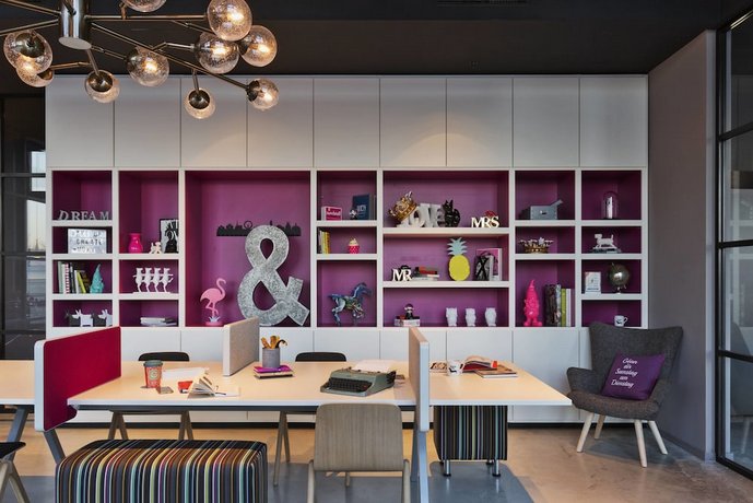 MOXY Vienna Airport
