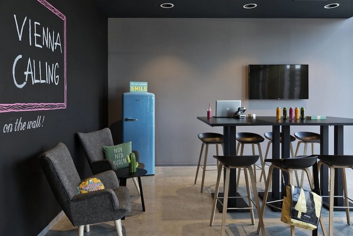 MOXY Vienna Airport