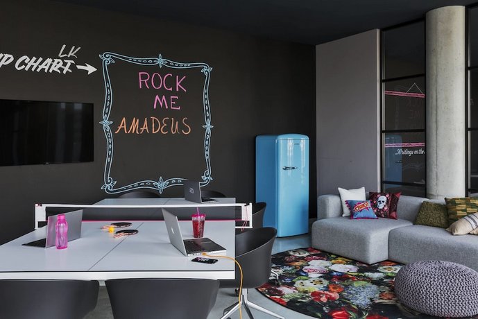 MOXY Vienna Airport