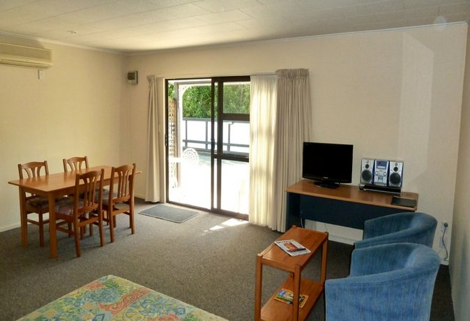 Tudor Lodge Motel