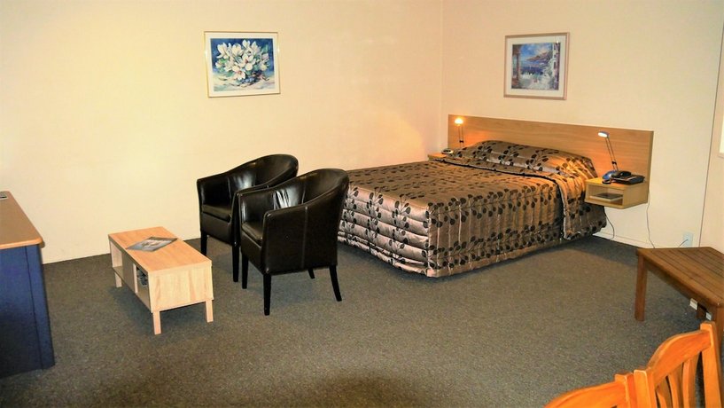 Tudor Lodge Motel
