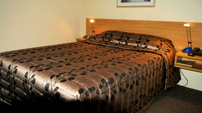 Tudor Lodge Motel