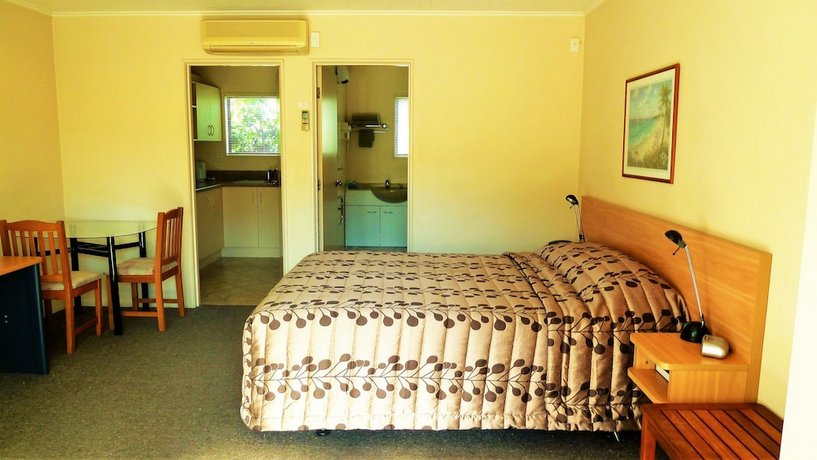 Tudor Lodge Motel