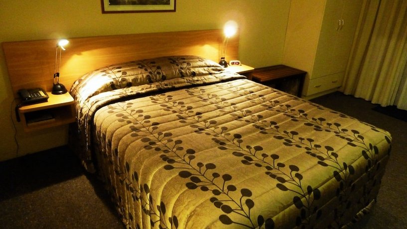 Tudor Lodge Motel