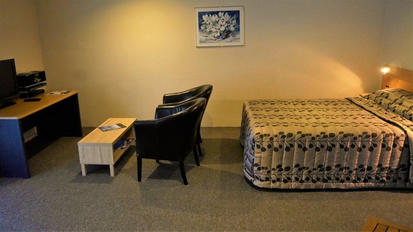 Tudor Lodge Motel