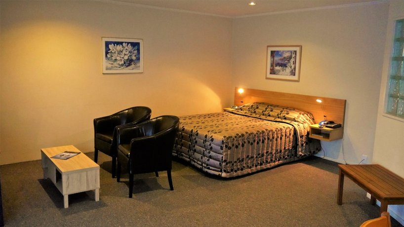 Tudor Lodge Motel