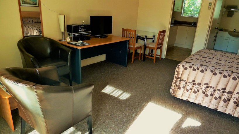 Tudor Lodge Motel