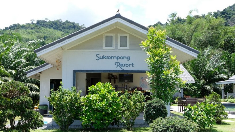 Suksompong Resort