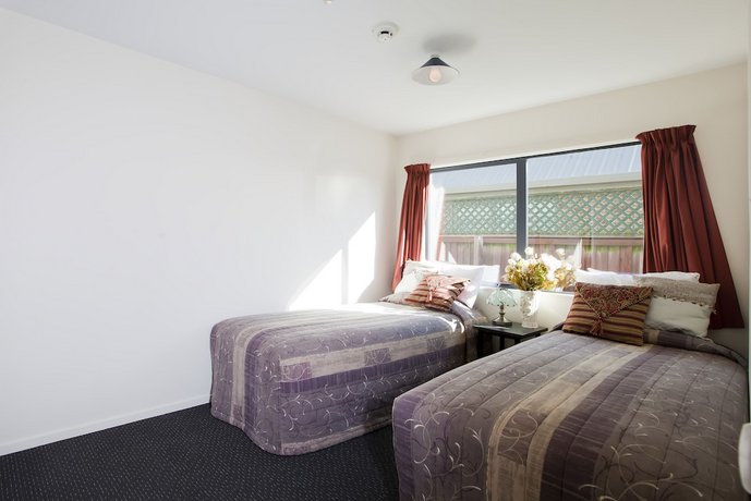 298 Westside Motor Lodge