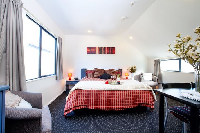 298 Westside Motor Lodge