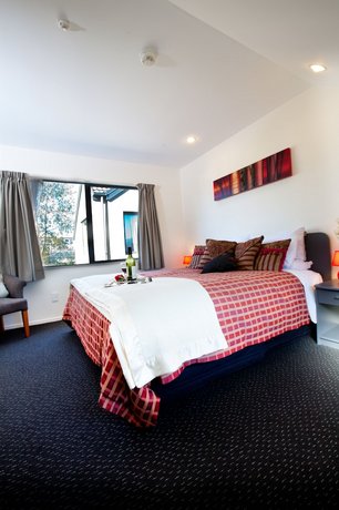 298 Westside Motor Lodge