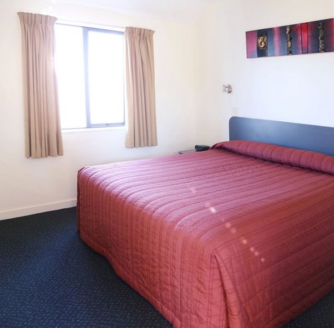 298 Westside Motor Lodge