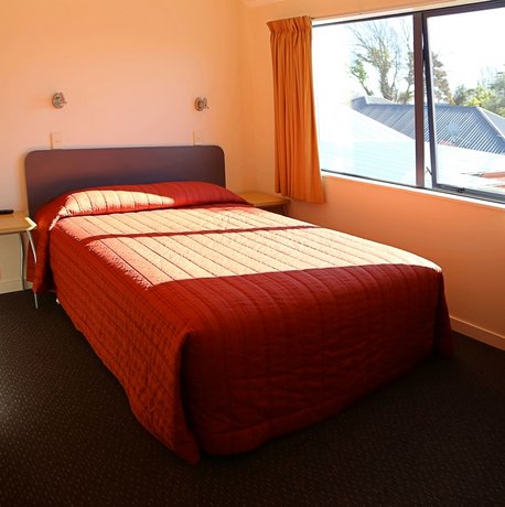 298 Westside Motor Lodge