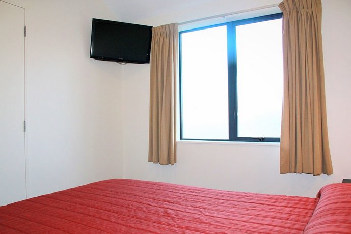298 Westside Motor Lodge