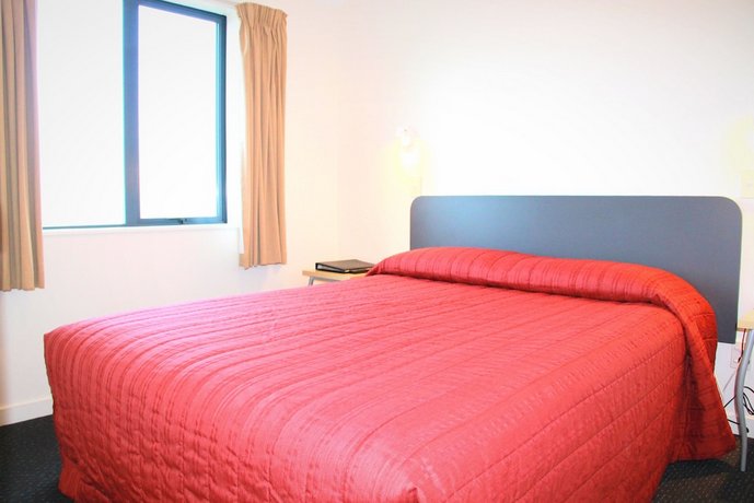 298 Westside Motor Lodge