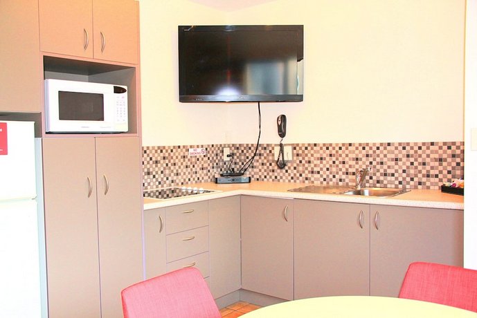 298 Westside Motor Lodge