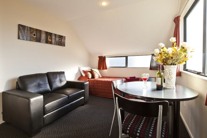298 Westside Motor Lodge