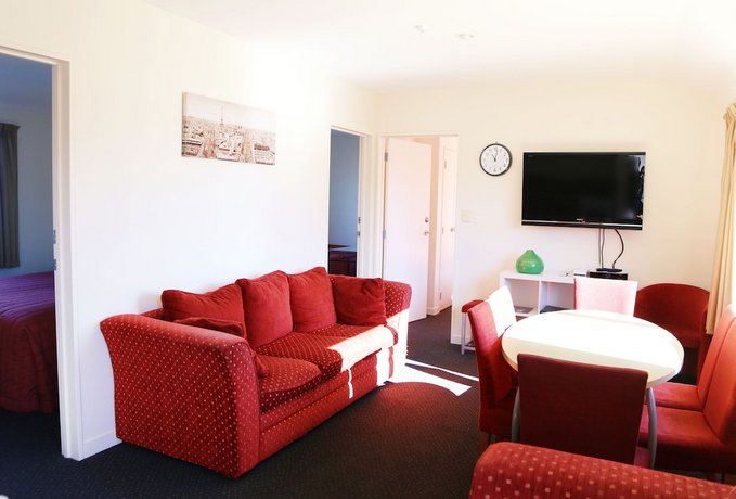 298 Westside Motor Lodge