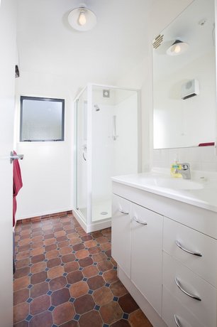 298 Westside Motor Lodge