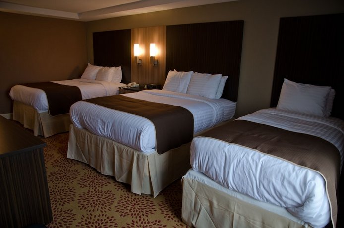 Aashram Hotel by Niagara River