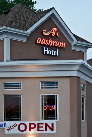 Aashram Hotel by Niagara River