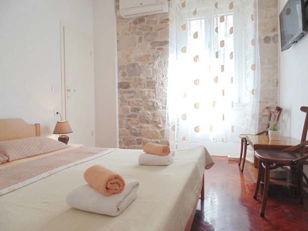 Rooms and Apartments Djanovic