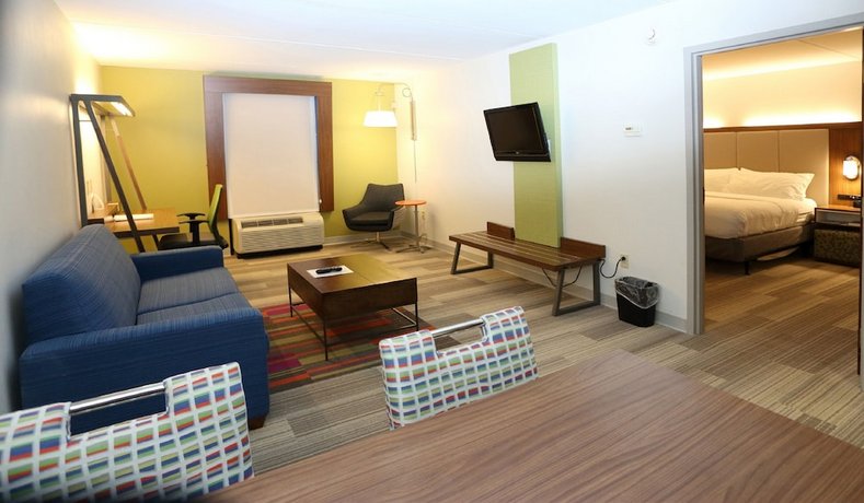 Holiday Inn Express & Suites Newport News