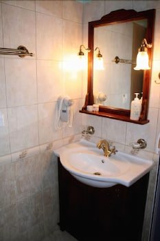 Nikolas Guesthouse