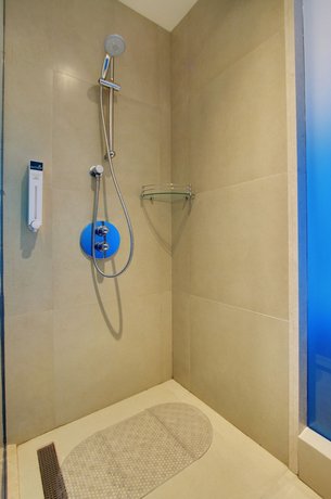 Holiday Inn Express & Suites Bengaluru Racecourse