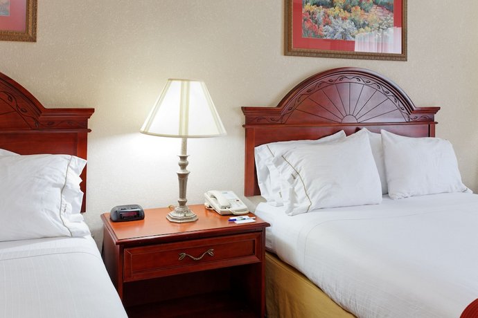 Holiday Inn Express & Suites Tupelo