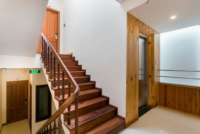 OYO 119 Sunshine Beach Hotel