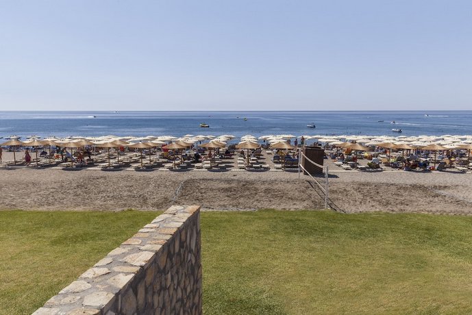 Costa Lindia Beach