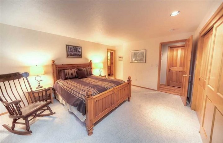 Oregon Loop 36 - Three Bedroom Home
