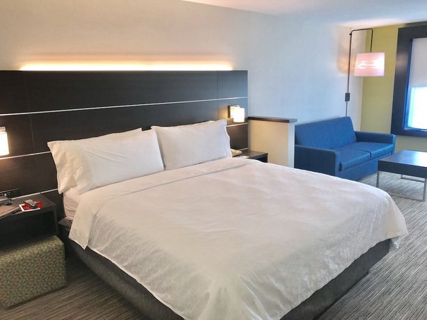 Holiday Inn Express & Suites Tracy