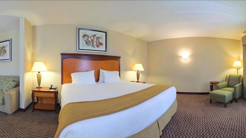 Holiday Inn Express Hotel & Suites Birmingham - Inverness 280