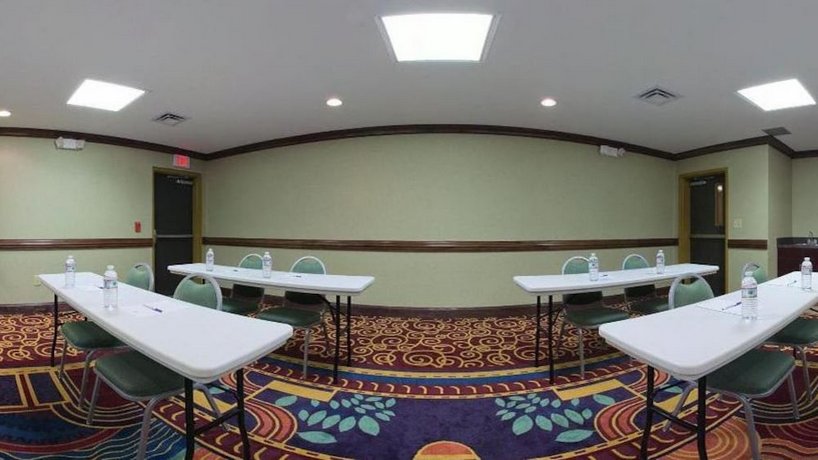 Holiday Inn Express Hotel & Suites Birmingham - Inverness 280