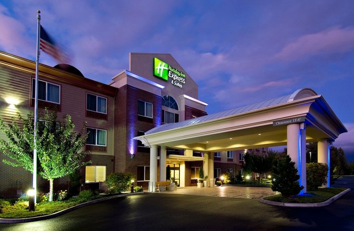 Holiday Inn Express & Suites Medford Central Point