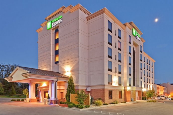 Holiday Inn Express Hotel & Suites Bloomington