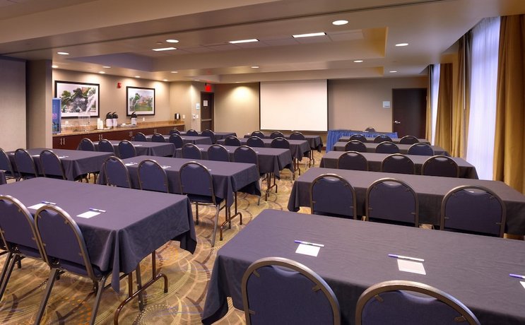 Holiday Inn Express & Suites Overland Park