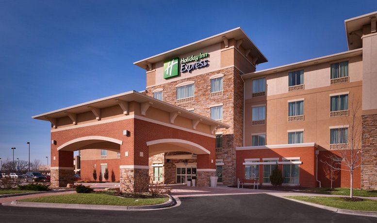 Holiday Inn Express & Suites Overland Park