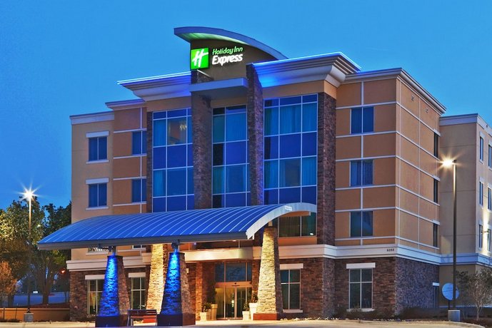 Holiday Inn Express & Suites North Dallas at Preston