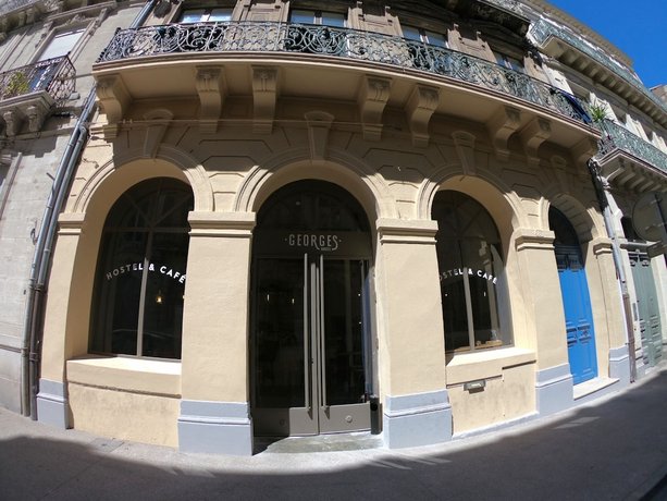 Georges Hostel & Cafe