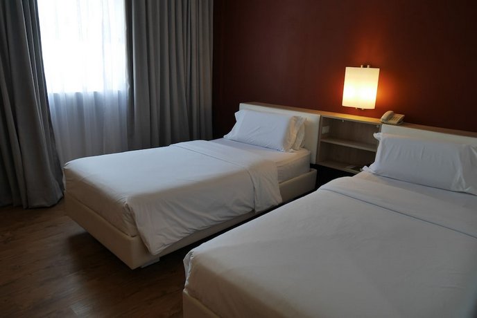 Circle Inn Hotel and Suites Bacolod