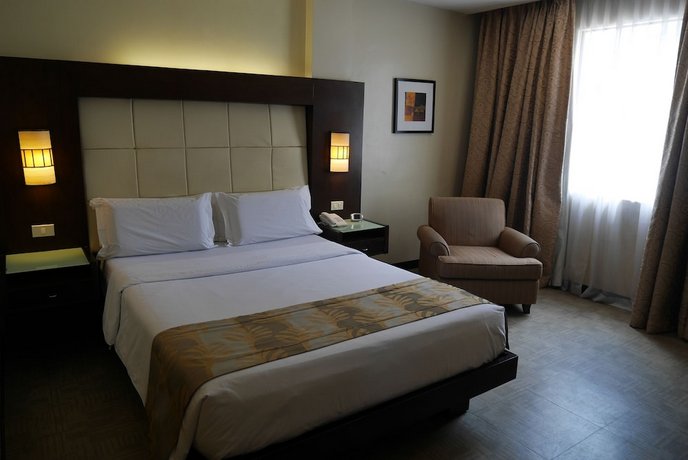 Circle Inn Hotel and Suites Bacolod