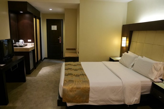 Circle Inn Hotel and Suites Bacolod