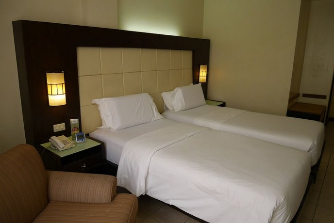 Circle Inn Hotel and Suites Bacolod