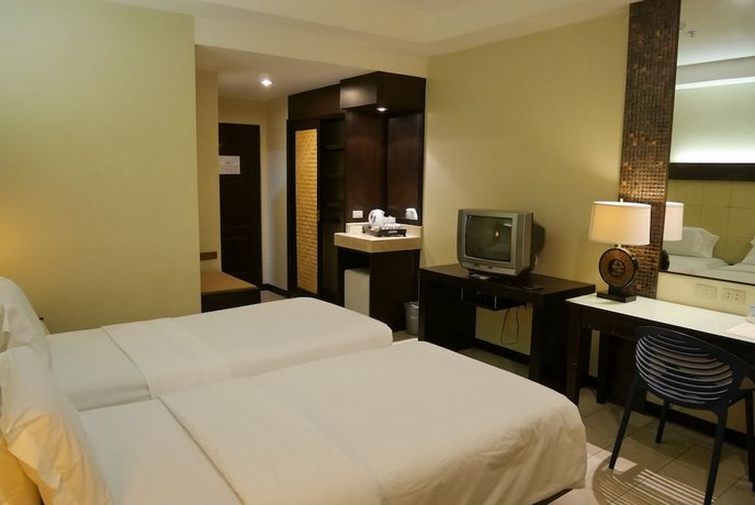 Circle Inn Hotel and Suites Bacolod