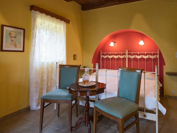 Villa De Loulia
