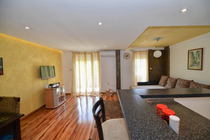 J & P Apartments