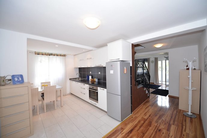 J & P Apartments